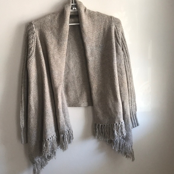 Victoria's Secret Sweaters - Victoria’s Secret chunky cardigan tasseled wrap